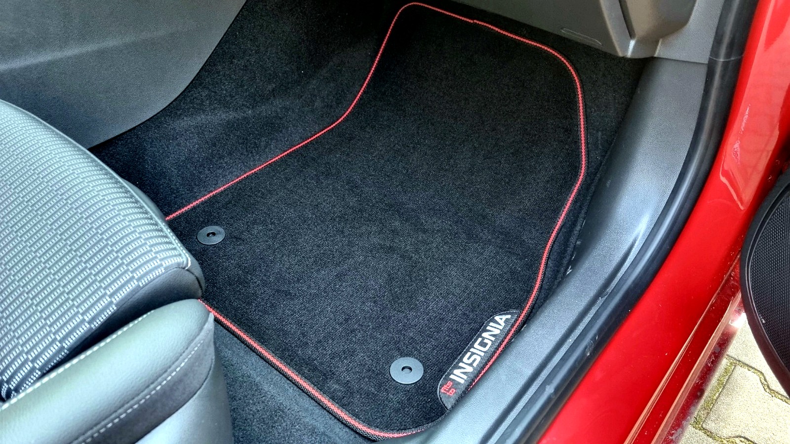 Dywanik COVER po stronie pasażera Opel Insignia